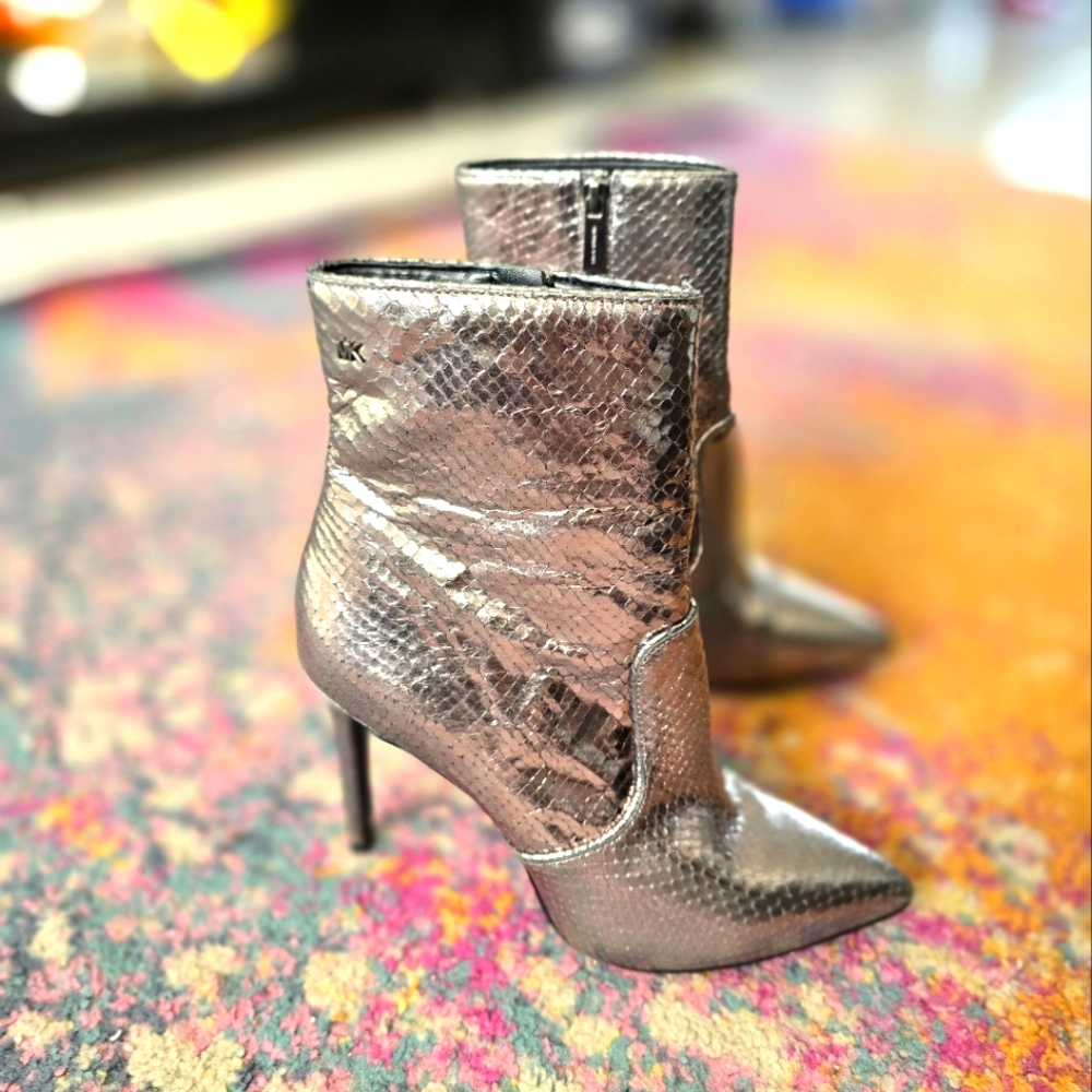 ✨️Michael Kors embossed snakeskin ankle boots set on a 3.25"stilleto heel